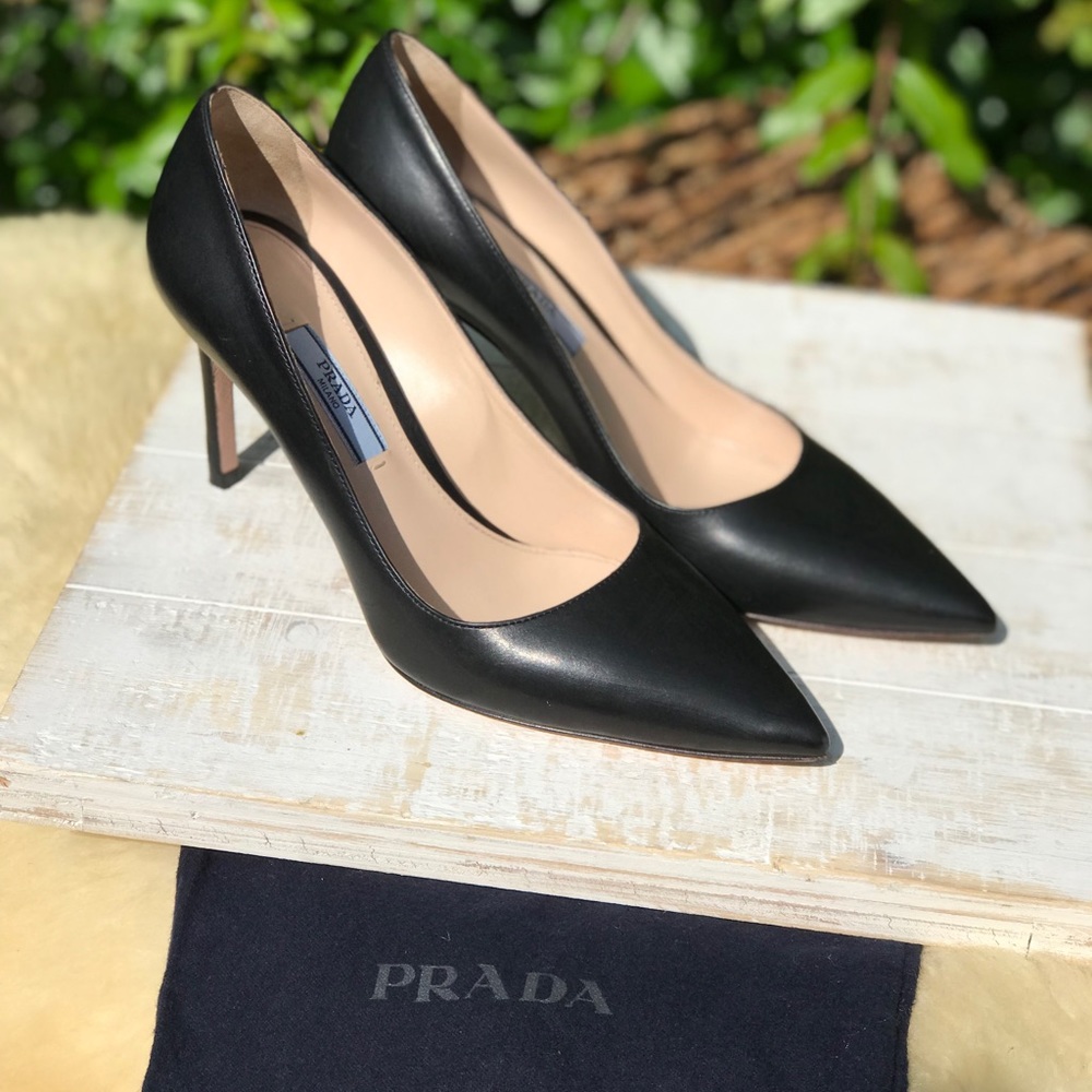 🔴Authentic Prada Black Pumps Size 36🔴